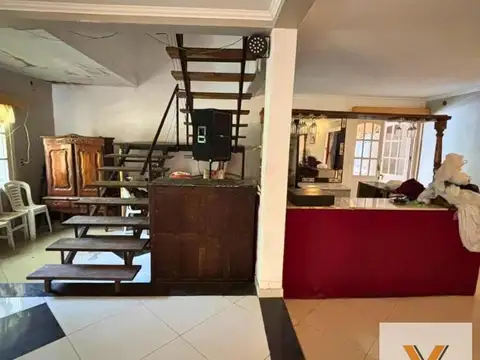 Casa en venta - 5 Dormitorios 4 Baños - Francisco Álvarez