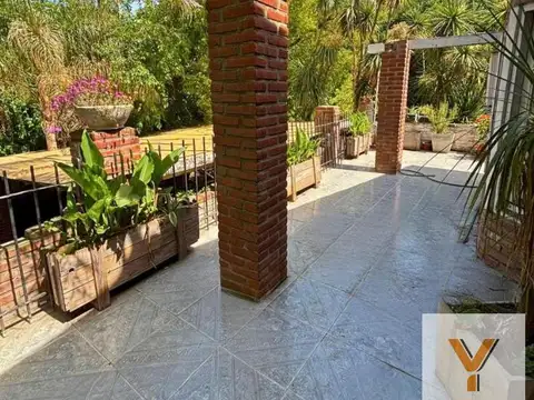 Casa en venta - 5 Dormitorios 4 Baños - Francisco Álvarez