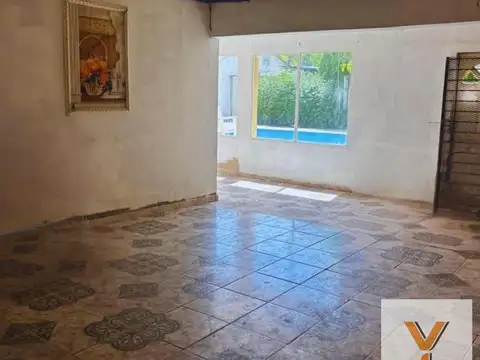 Casa 6 ambientes con 2 baños