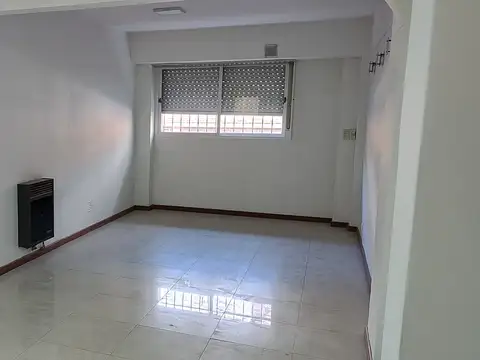 Cordoba 2400, Piso pb