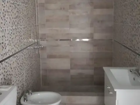Alquiler de PH 2 ambientes con patio en Morón