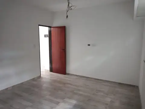 Depto Tipo Casa en Alquiler en Morón, $ 470.000