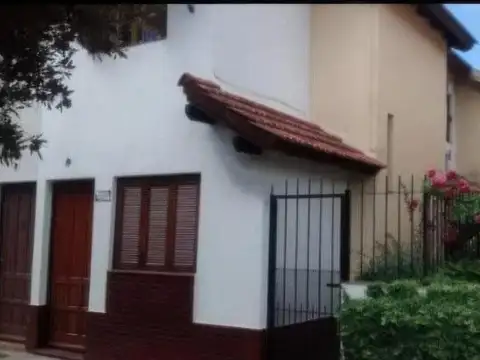 Casa en venta - 2 dormitorios 1 baño - Cochera - 70mts2 - San Clemente Del Tuyú