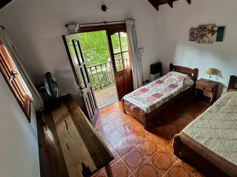 Casa 4 ambientes con 2 baños