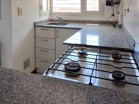 Depto Tipo Casa en Alquiler en Monte Castro, $ 600.000