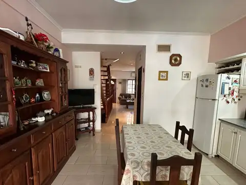 Depto Tipo Casa 4 ambientes con 2 baños