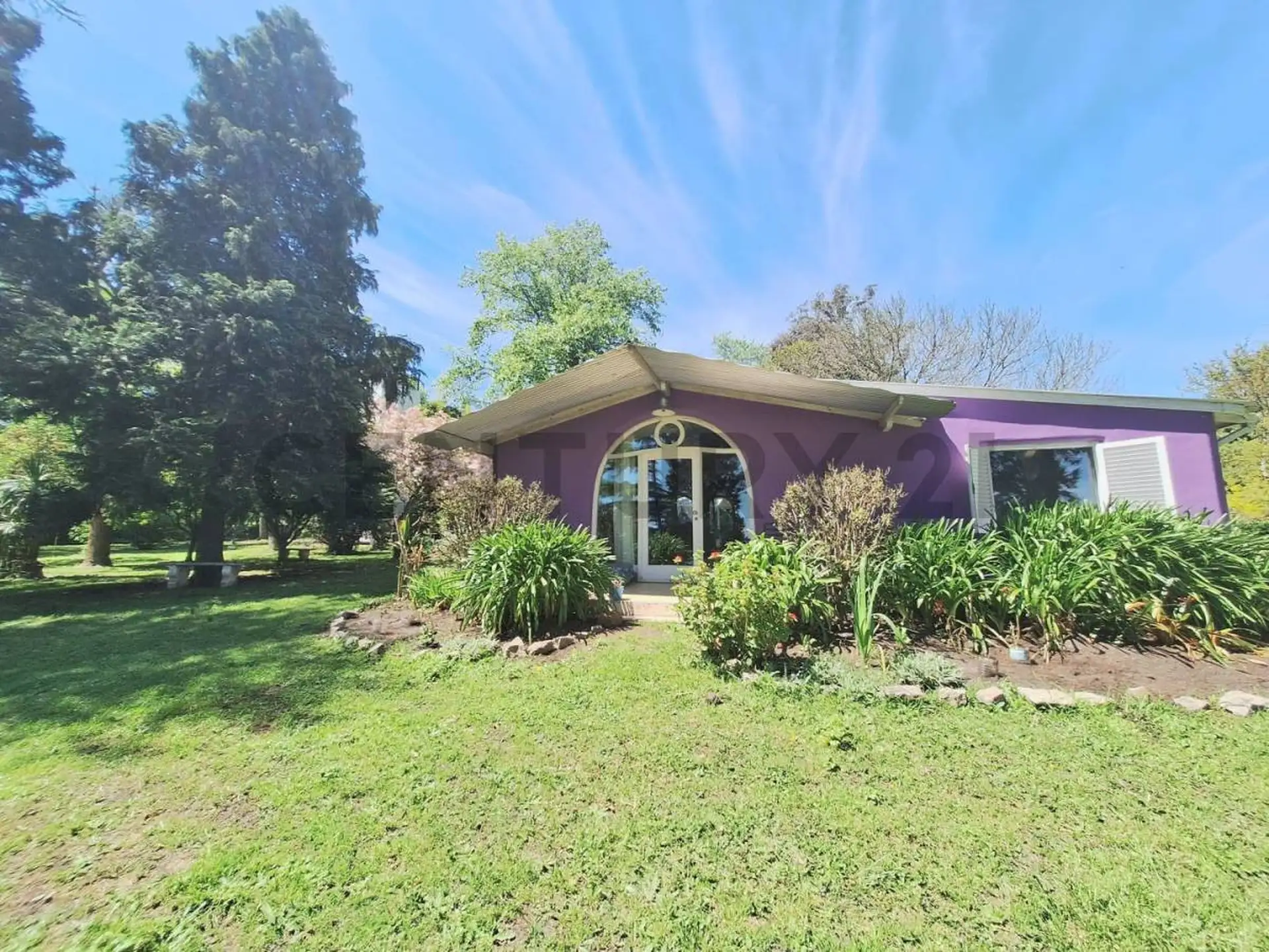 Venta de casa quinta de 4 ambientes en La Peregrina