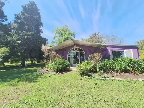 Venta de casa quinta de 4 ambientes en La Peregrina