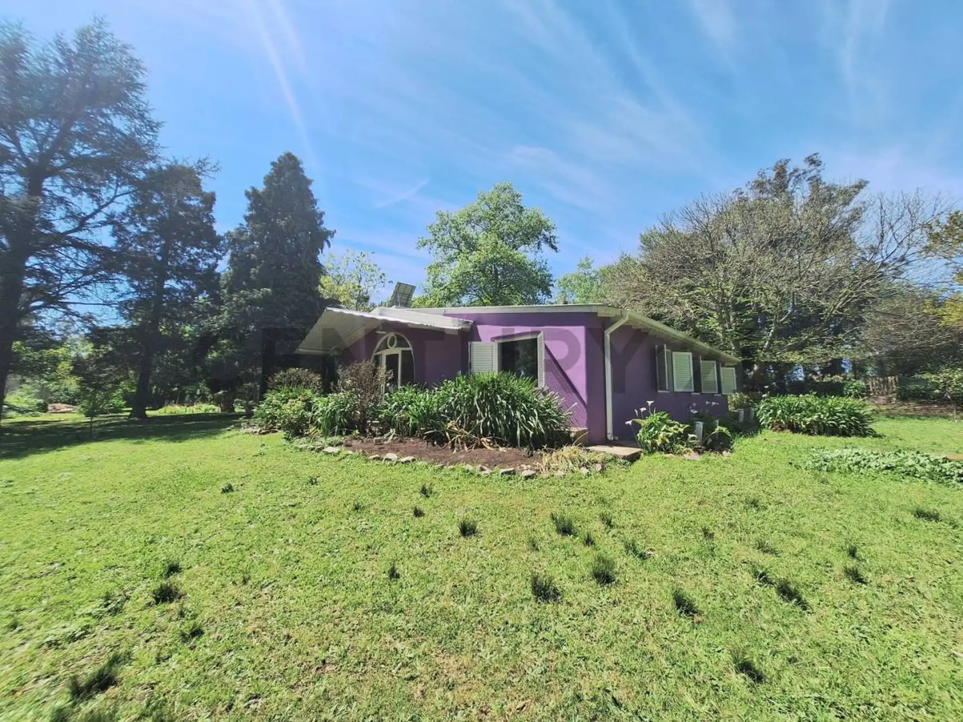 Venta de casa quinta de 4 ambientes en La Peregrina