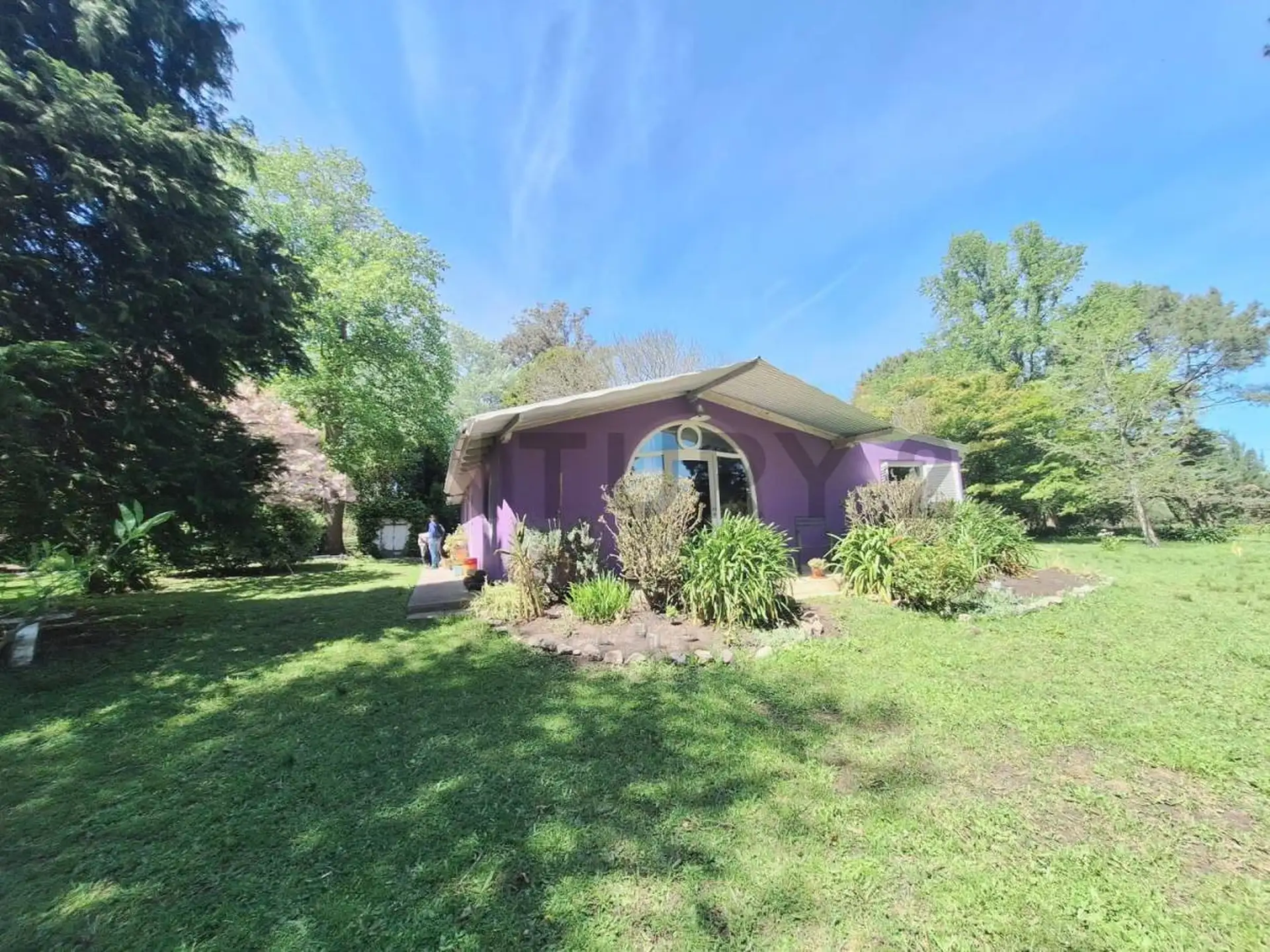 Venta de casa quinta de 4 ambientes en La Peregrina
