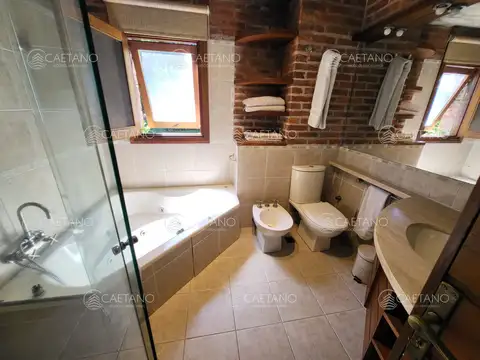Casa 5 ambientes con 6 baños