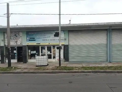 LOCAL 200 M2.- ESQUINA LARREA