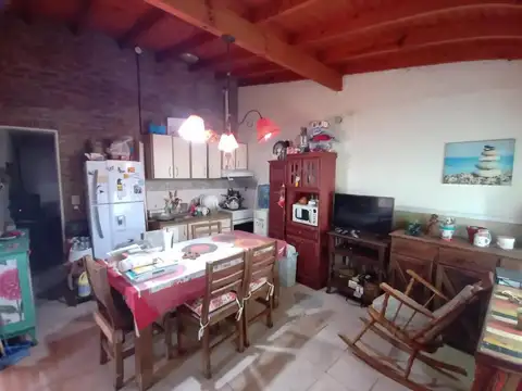 Casa 3 ambientes con 2 baños