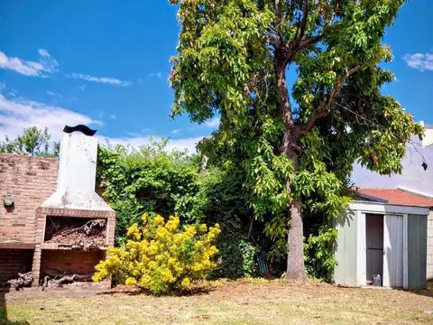 VENTA CASA EN PH 3 DORMITORIOS JARDIN COCHERA