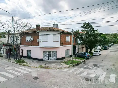 PH  + local comercial en venta en Av. Italia