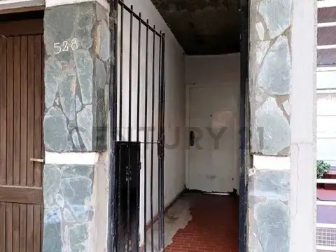 14 e/ 42 y 43 500, Piso 0