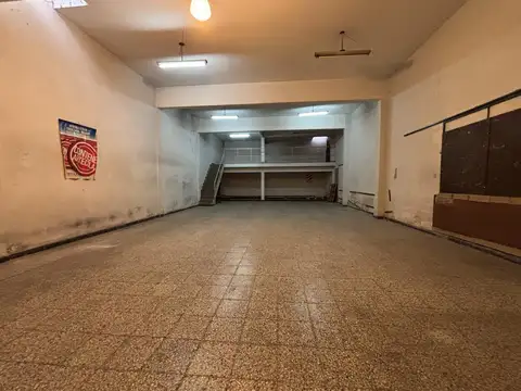 Local comercial / deposito en alquiler 260 m2 totales