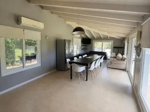 Casa 6 ambientes con 5 baños