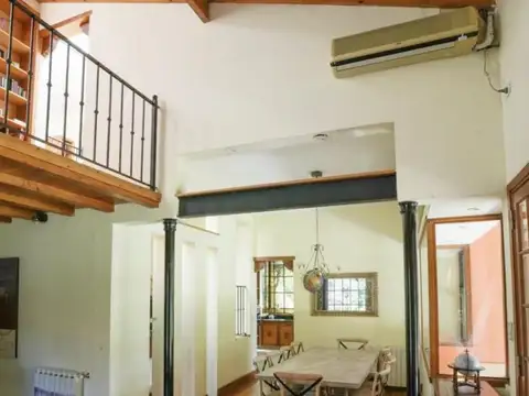Casa en Venta con 2 cocheras