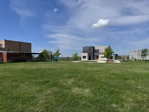 VENTA DE LOTE A LA LAGUNA EN SAN SEBASTIAN AREA 7