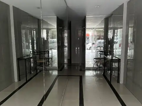 Blanco Encalada 5000, Piso 1