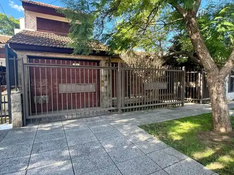 VENTA CASA DE 4 AMBIENTES, MORÓN