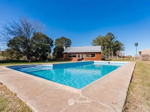 VENTA | PERMUTA - Casa 2 Dormitorios, galería jardín y piscina - Villa Amelia.