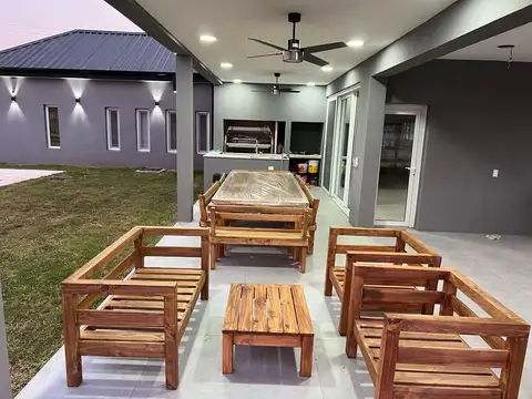 Casa en Venta con 2 cocheras