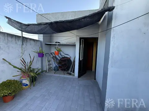 Venta PH 2 ambientes con patio y balcón