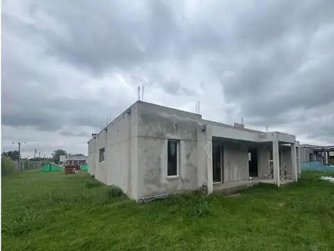 LOMAS DE PETION - CASA A TERMINAR LOTE 1700 M2