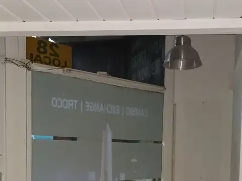 Venta  Local c/entrepiso  Zona Peatonal Floria - Galeria CENTER