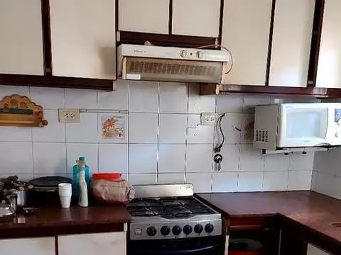 VENTA - Dúplex 4 Amb. en Olivos, Terraza y Patio, necesita reformas