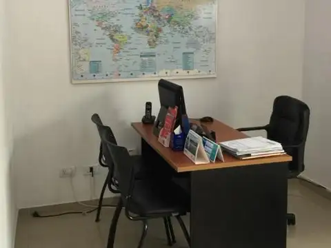 AMPLIA OFICINA C/TERRAZA. MUY LUMINOSA