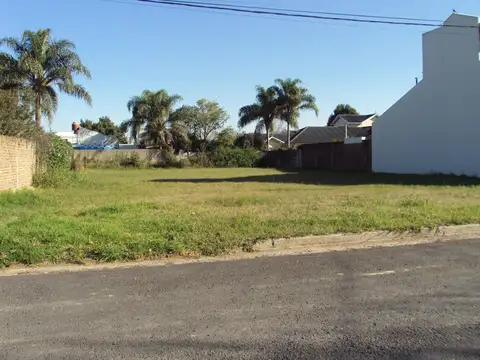 Venta Amplio Terreno Zona J.Club.a 1 Cuadra Avda.Notebhon 