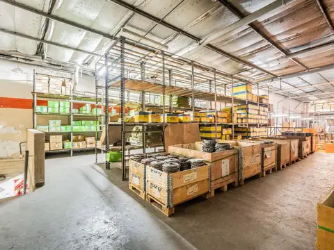 Galpón Comercial/ Depósito Fitz Roy y Warnes 