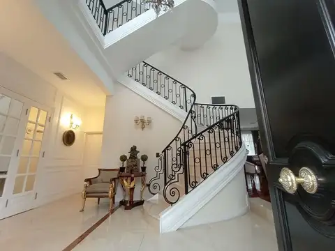 Casa 6 ambientes con 4 baños