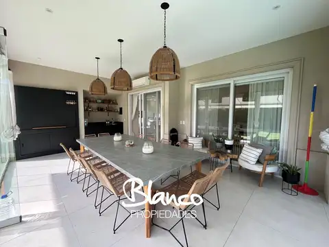 Casa 6 ambientes con 6 baños