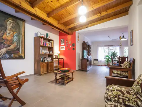 Depto Tipo Casa en Venta en Villa del Parque, USD 215.000