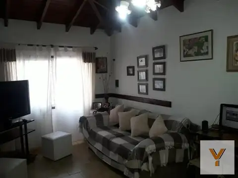 Casa en venta - 2 Dormitorios 1 Baño - Quilmes
