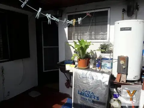 Casa en venta - 2 Dormitorios 1 Baño - Quilmes