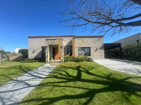 CASA A LA VENTA EN EL CANTON