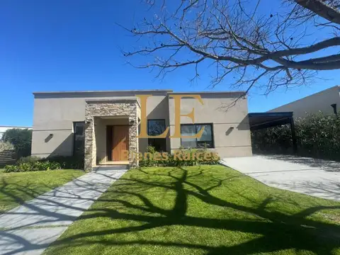 Casa en Venta con 3 cocheras