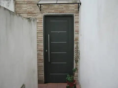 Depto Tipo Casa en Venta en Villa Raffo, USD 85.000