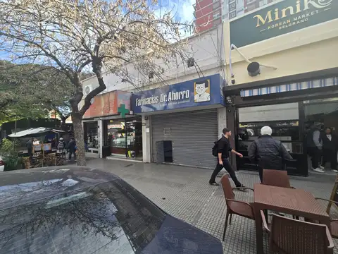 LOCAL SOBRE AV JURAMENTO ENTRE CABILDO Y CIUDAD DE LA PAZ 4METROS X 14 METROS APTO VARIOS RUBROS