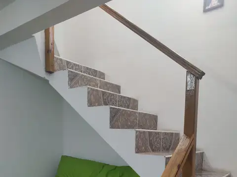 CASA AMPLIA EN DOS PLANTAS
