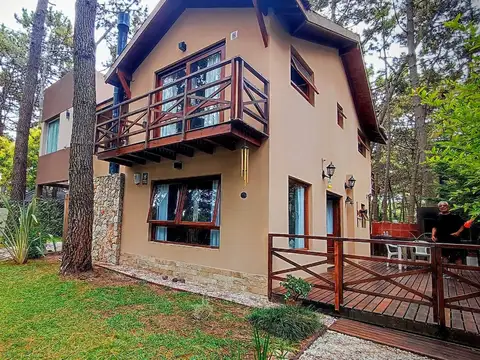 Casa venta Mar Azul 4 ambientes 300mtrs del Mar