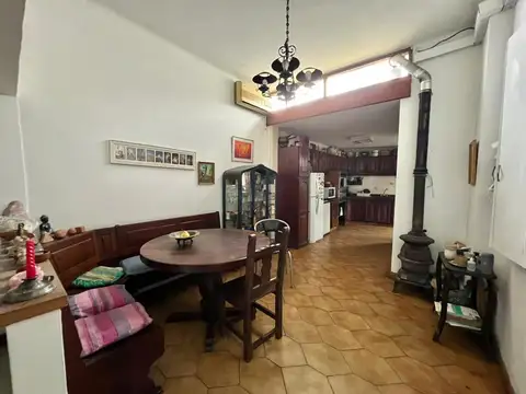 Casa 5 ambientes con 2 baños