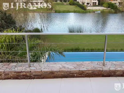 Casa 6 ambientes con 4 baños