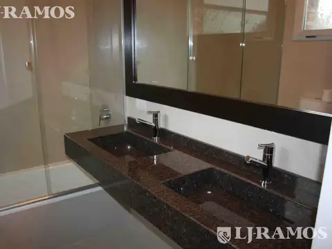 Casa en Alquiler de 4 dormitorios