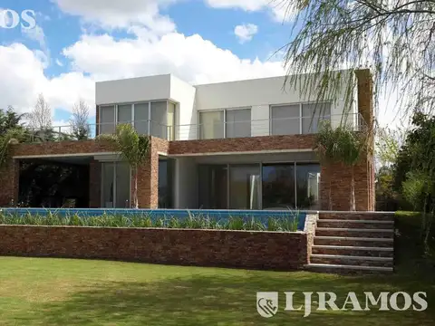 Casa a la laguna con 4 dormitorios  en alquiler en Santa Barbara